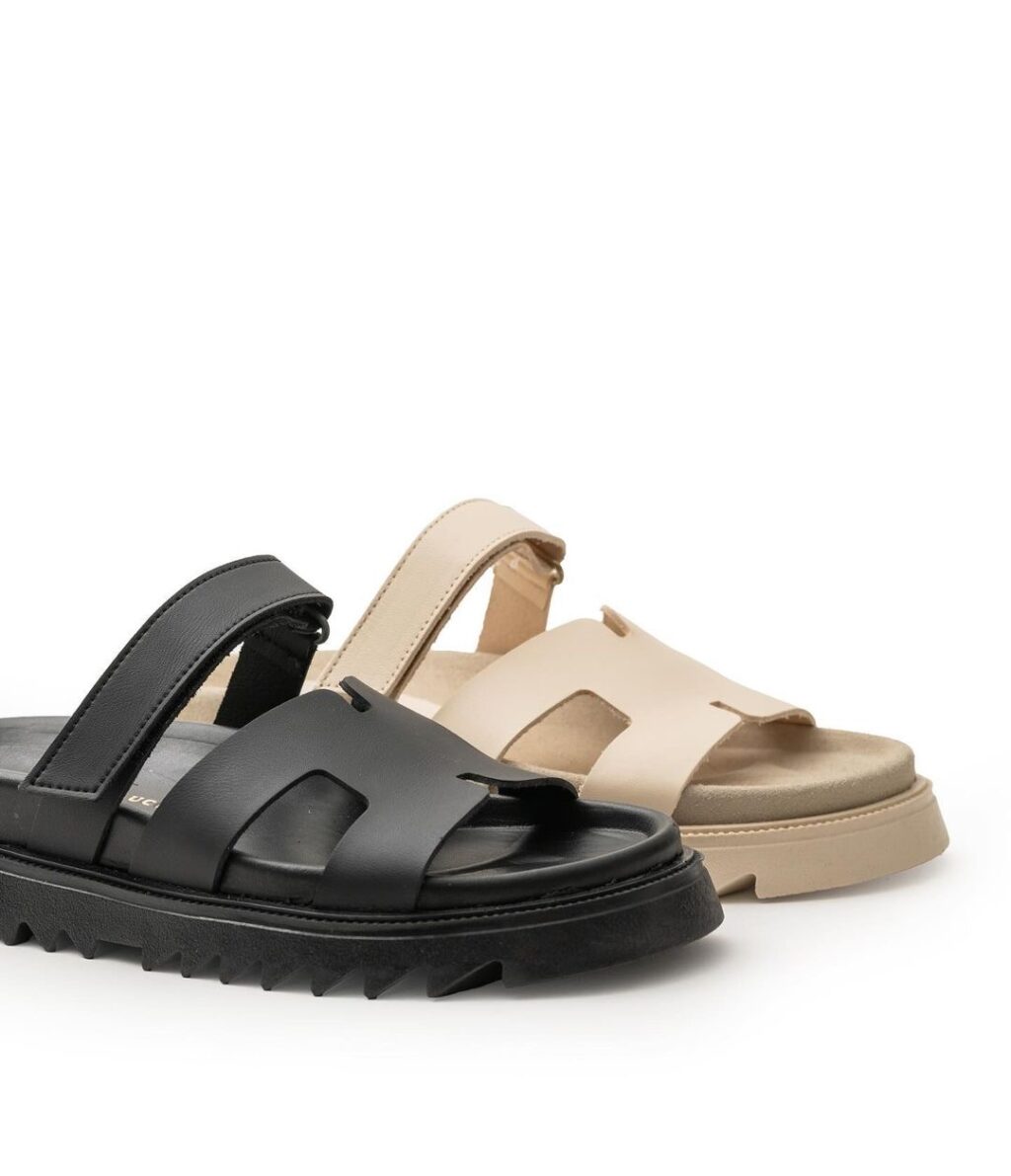 Chypre Black Leather Sandals