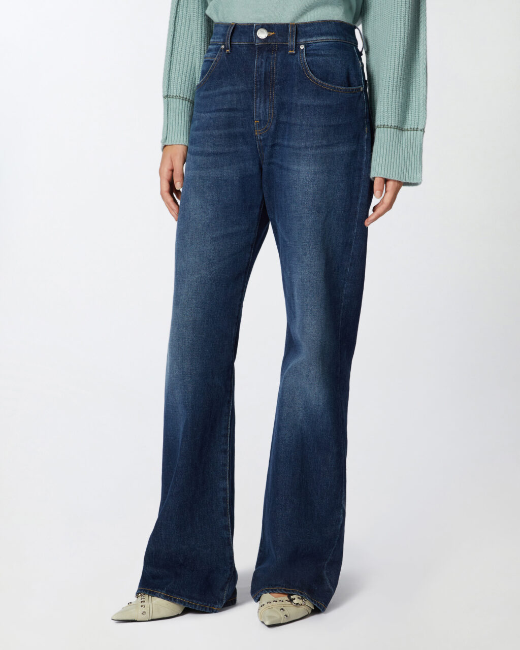 Wide leg jeans in vintage blue denim